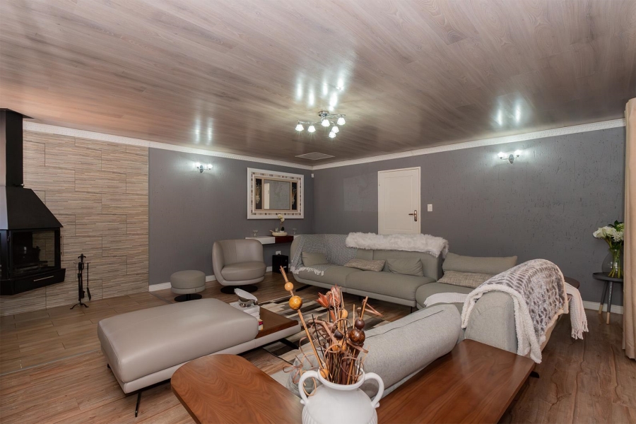 4 Bedroom Property for Sale in Birchleigh North Gauteng