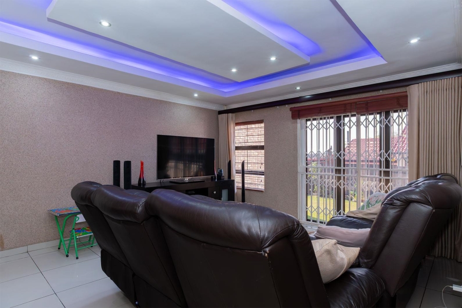 4 Bedroom Property for Sale in Birchleigh North Gauteng