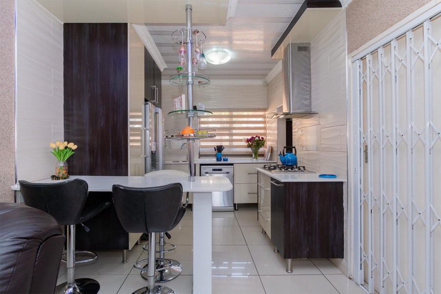 4 Bedroom Property for Sale in Birchleigh North Gauteng