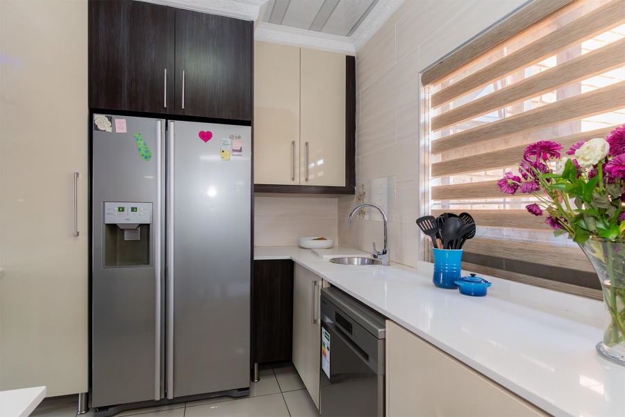 4 Bedroom Property for Sale in Birchleigh North Gauteng