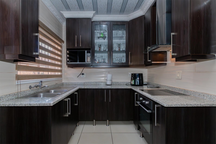 4 Bedroom Property for Sale in Birchleigh North Gauteng