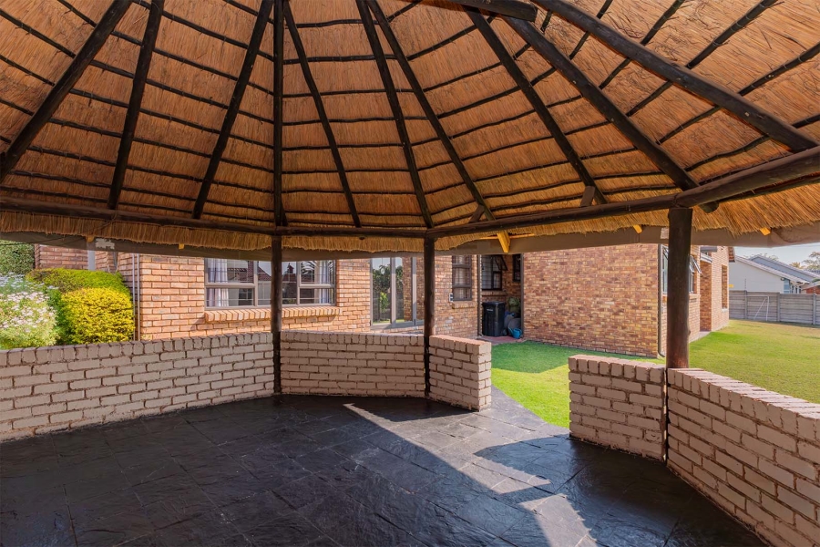 4 Bedroom Property for Sale in Birchleigh North Gauteng
