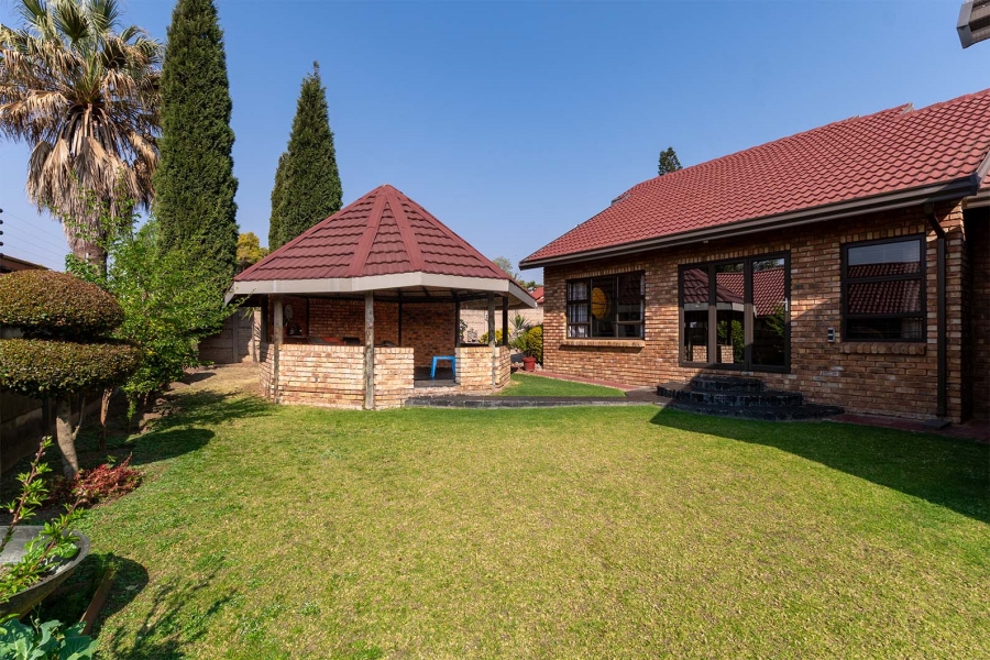 4 Bedroom Property for Sale in Birchleigh North Gauteng