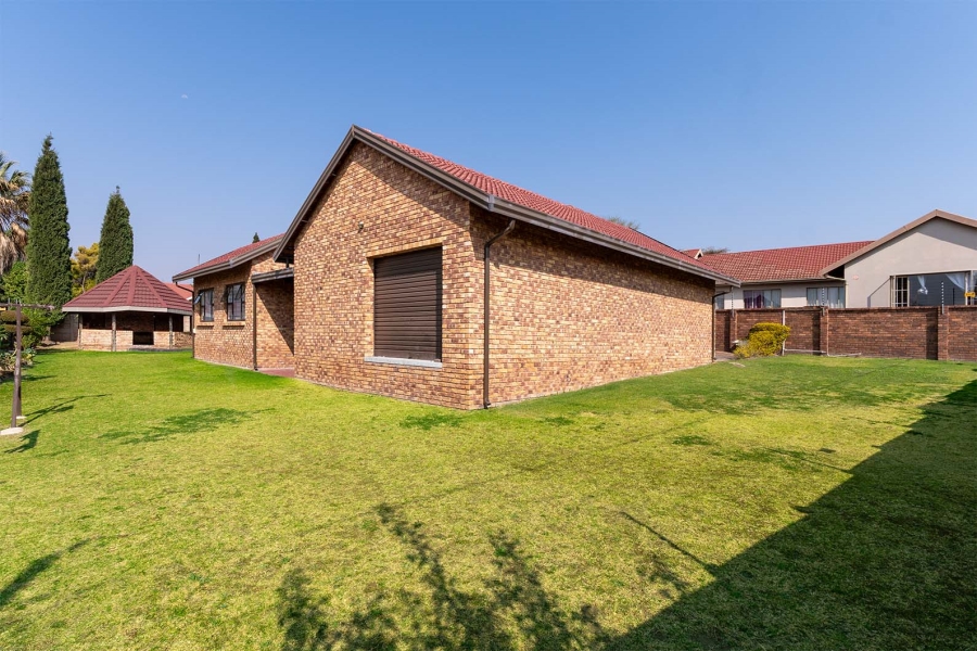 4 Bedroom Property for Sale in Birchleigh North Gauteng