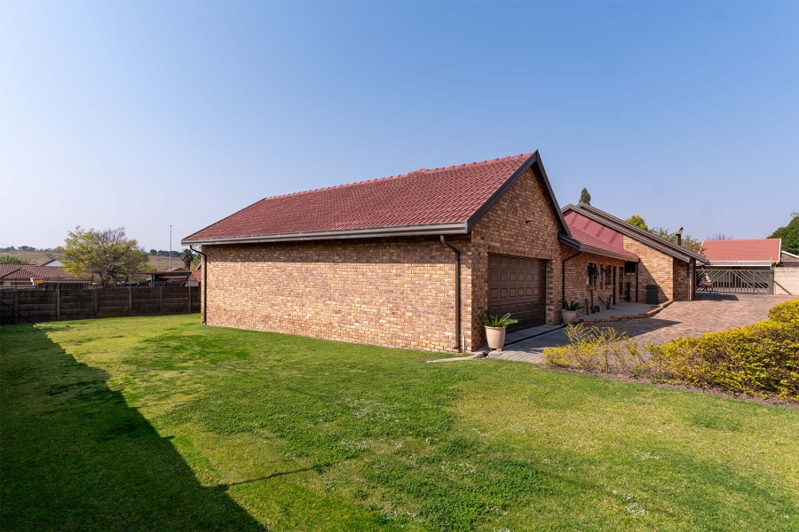 4 Bedroom Property for Sale in Birchleigh North Gauteng