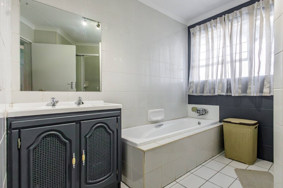 4 Bedroom Property for Sale in Bassonia Gauteng