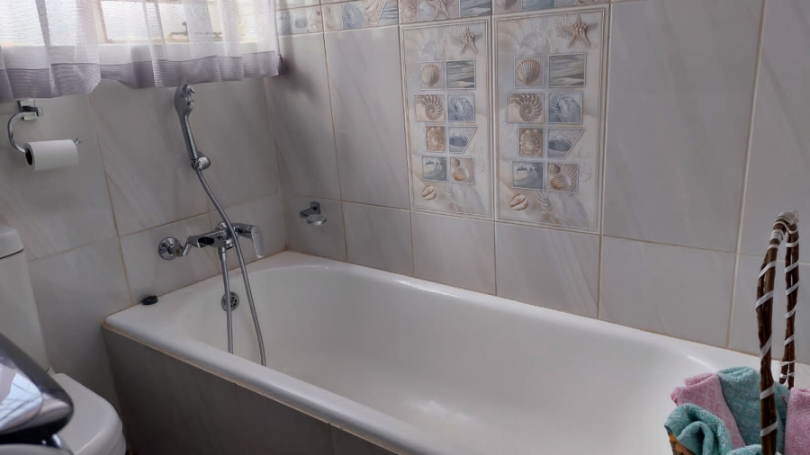 3 Bedroom Property for Sale in Klippoortjie Gauteng