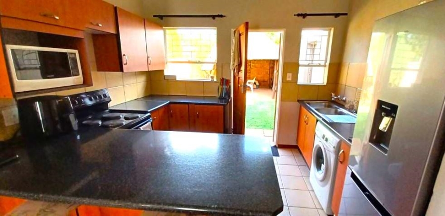2 Bedroom Property for Sale in Birchleigh North Gauteng