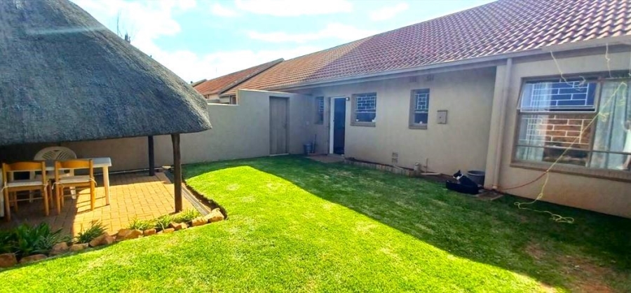 2 Bedroom Property for Sale in Birchleigh North Gauteng