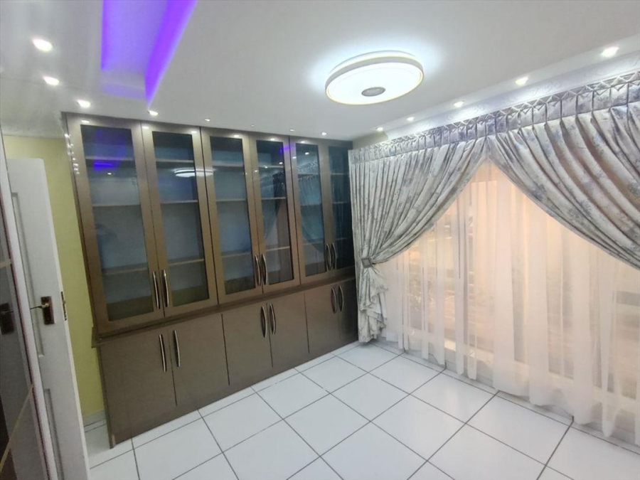 4 Bedroom Property for Sale in Farrarmere Gauteng