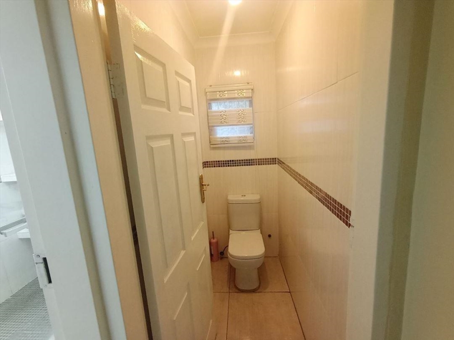 4 Bedroom Property for Sale in Farrarmere Gauteng