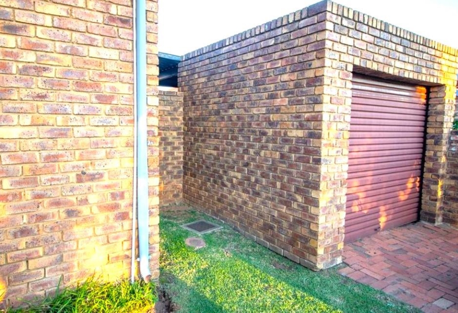 1 Bedroom Property for Sale in Birchleigh North Gauteng