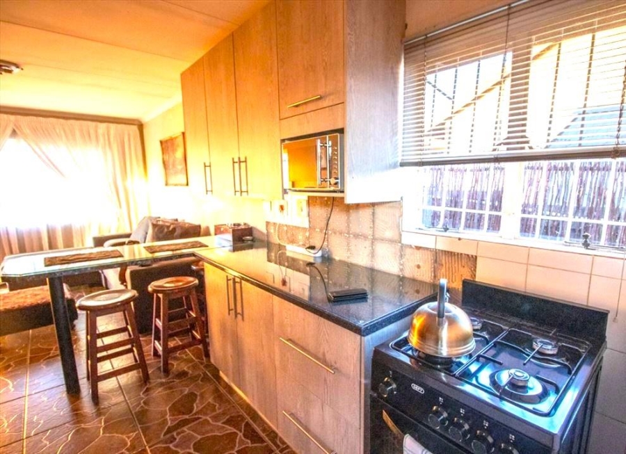 1 Bedroom Property for Sale in Birchleigh North Gauteng