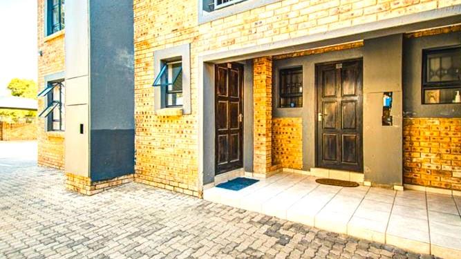 2 Bedroom Property for Sale in Cloverdene Gauteng
