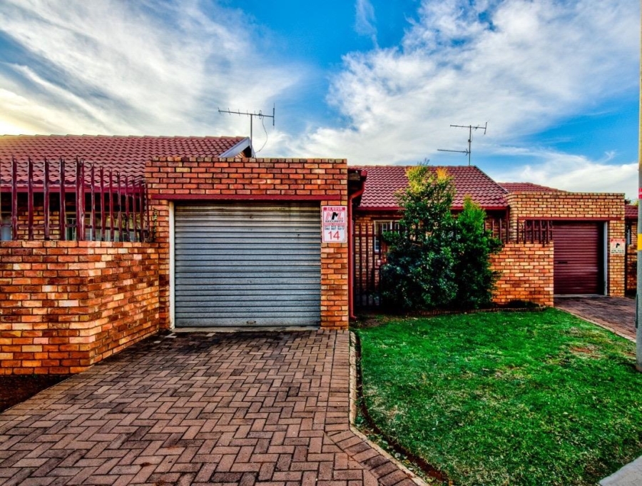 2 Bedroom Property for Sale in Birchleigh Gauteng