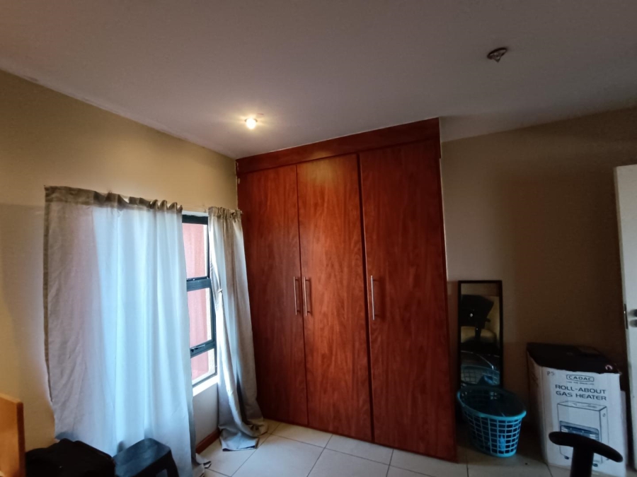 2 Bedroom Property for Sale in Rooihuiskraal North Gauteng