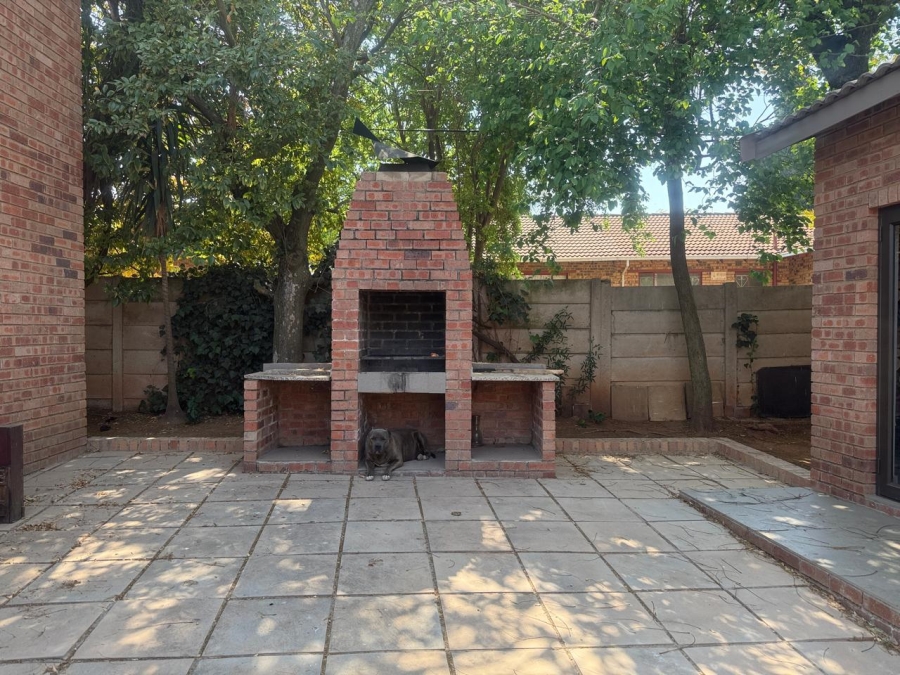 3 Bedroom Property for Sale in Allens Nek Gauteng