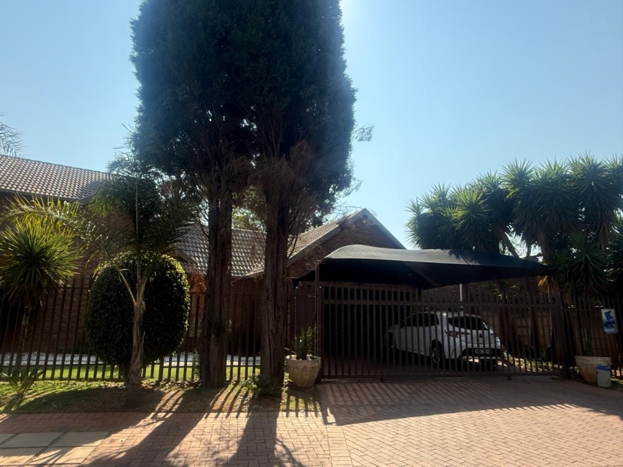 3 Bedroom Property for Sale in Allens Nek Gauteng