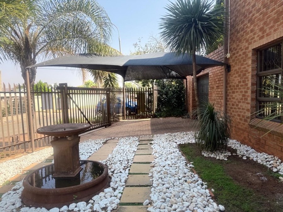 3 Bedroom Property for Sale in Allens Nek Gauteng