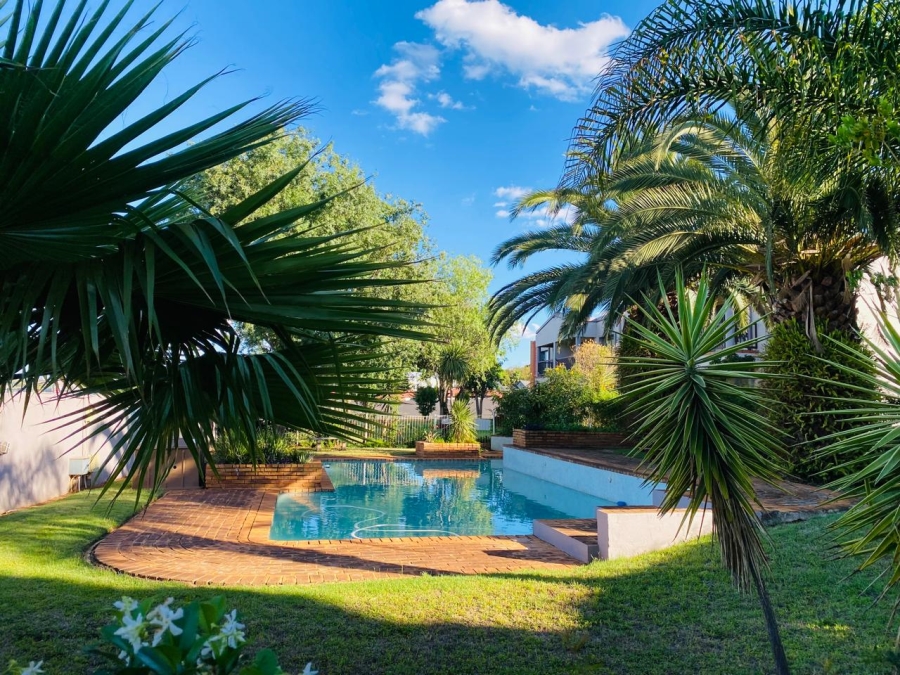 2 Bedroom Property for Sale in Little Falls Gauteng