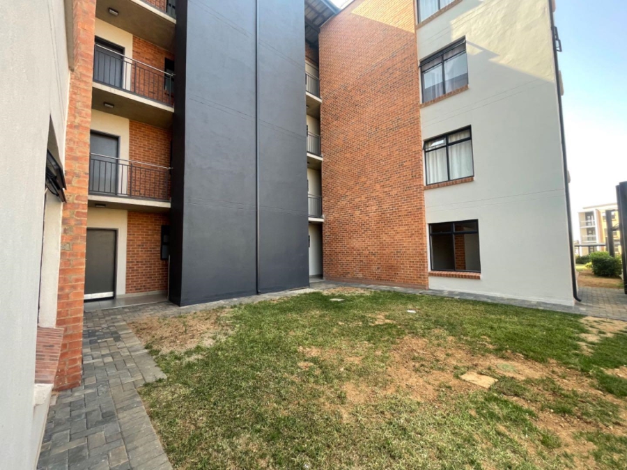To Let 2 Bedroom Property for Rent in Glen Marais Gauteng