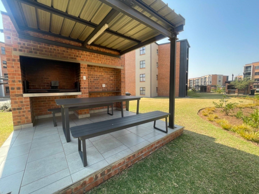 To Let 2 Bedroom Property for Rent in Glen Marais Gauteng