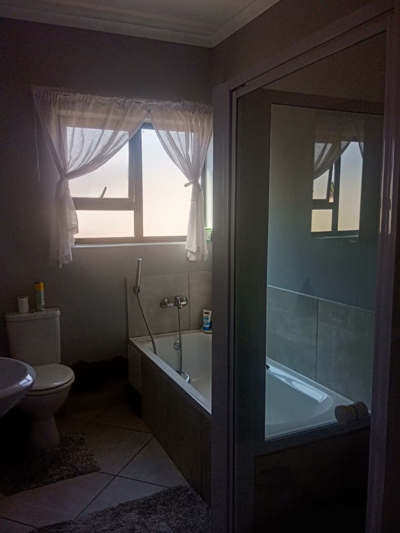 2 Bedroom Property for Sale in Florida Park Gauteng