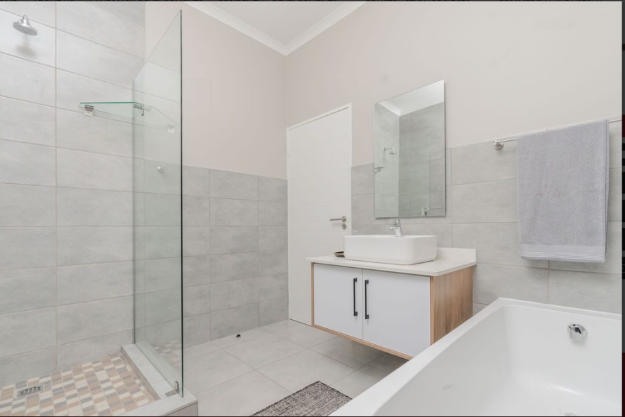 To Let 3 Bedroom Property for Rent in Olympus Gauteng