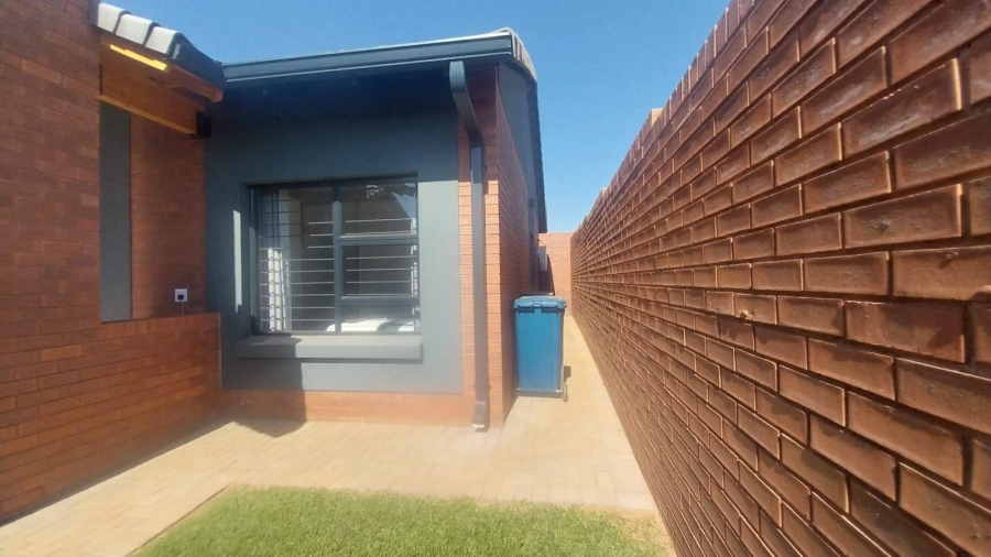 To Let 3 Bedroom Property for Rent in Olympus Gauteng