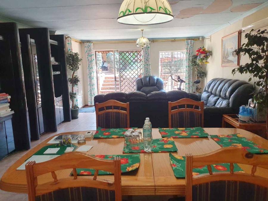 3 Bedroom Property for Sale in Mulbarton Gauteng