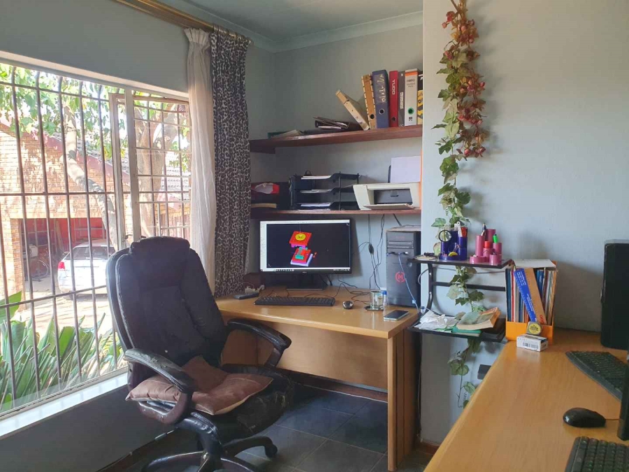 3 Bedroom Property for Sale in Mulbarton Gauteng