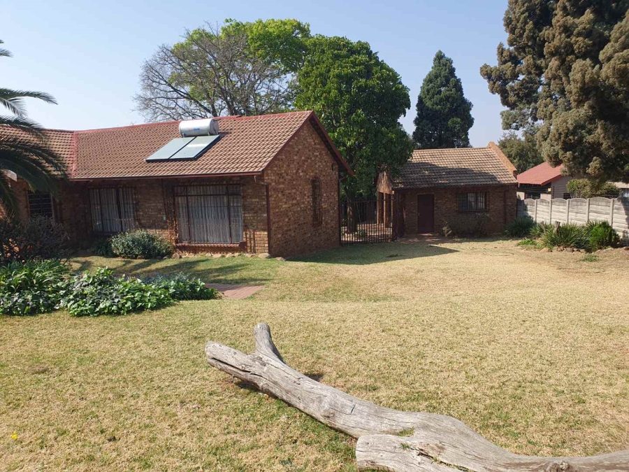 3 Bedroom Property for Sale in Mulbarton Gauteng