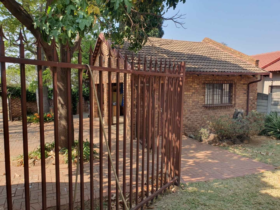3 Bedroom Property for Sale in Mulbarton Gauteng