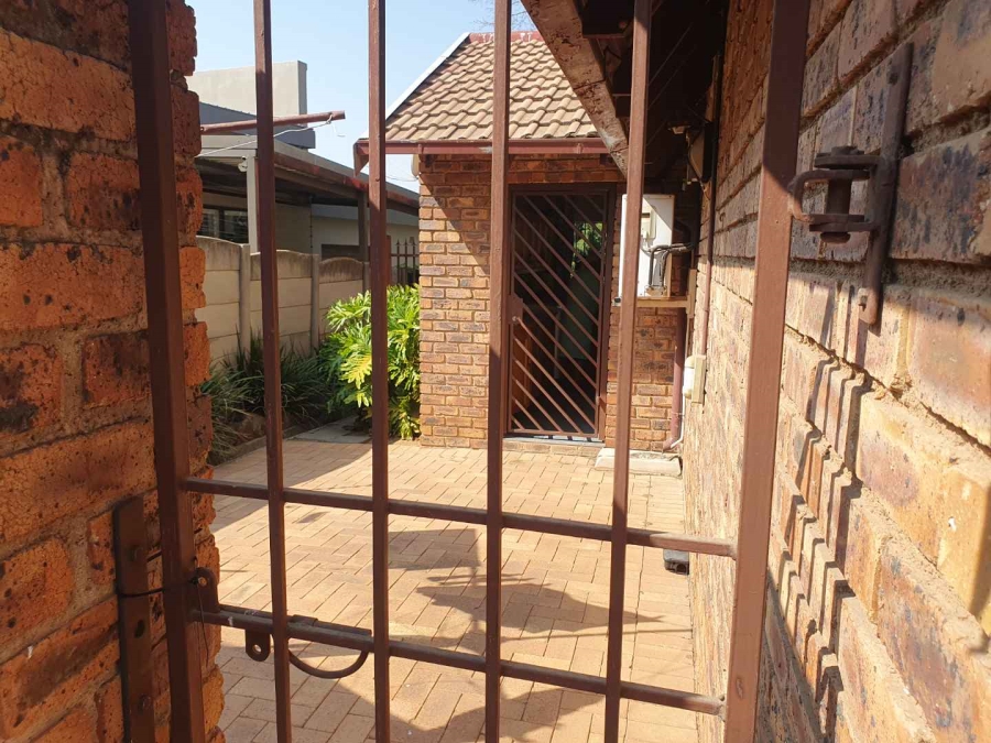 3 Bedroom Property for Sale in Mulbarton Gauteng