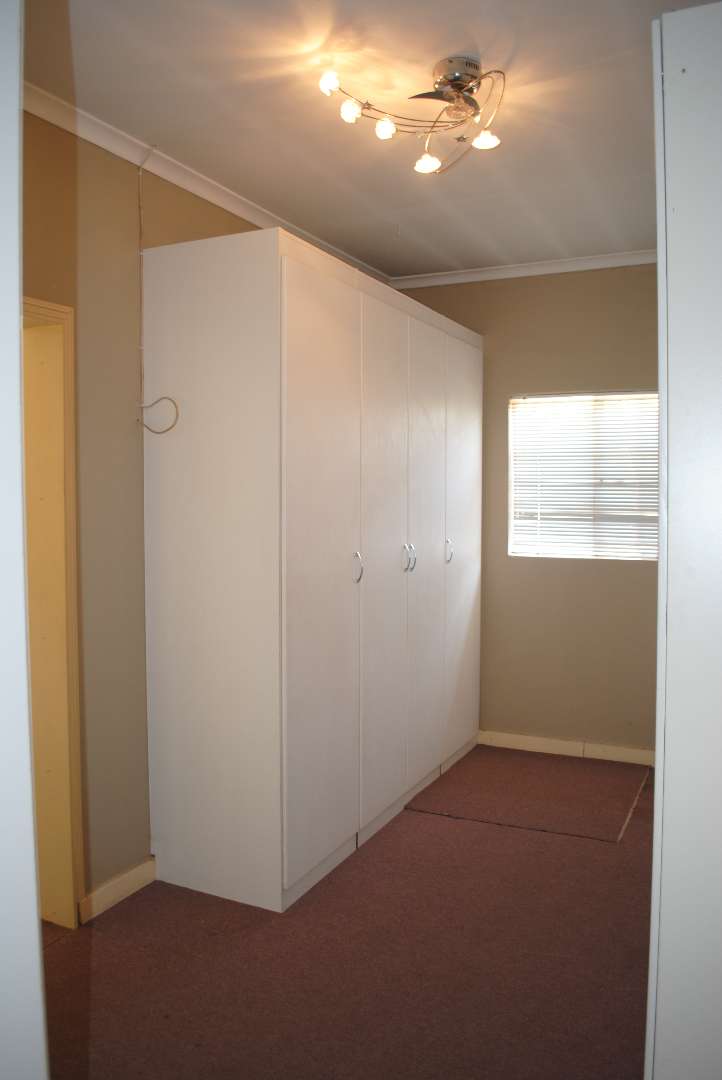 To Let 1 Bedroom Property for Rent in Eikenhof Gauteng