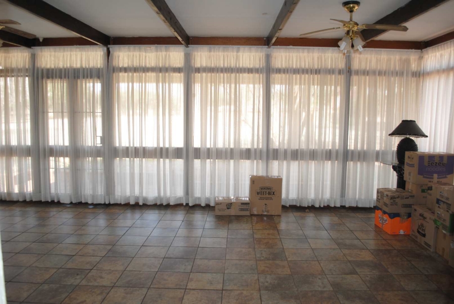 To Let 1 Bedroom Property for Rent in Eikenhof Gauteng