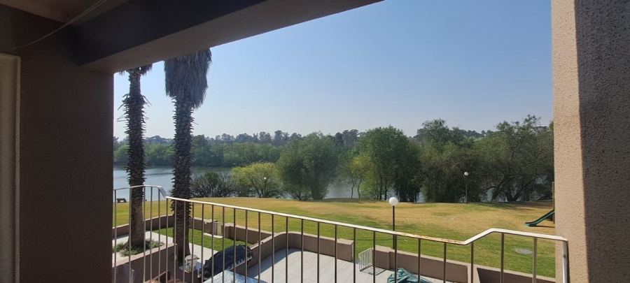 2 Bedroom Property for Sale in Peacehaven Gauteng