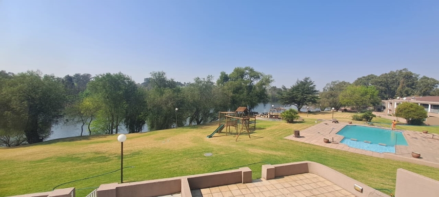 2 Bedroom Property for Sale in Peacehaven Gauteng