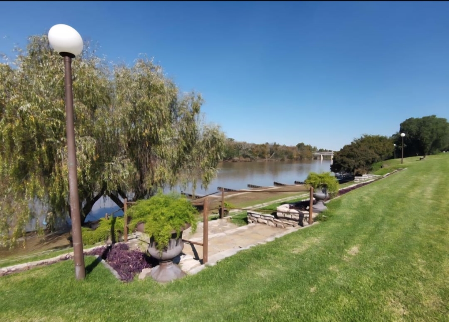 2 Bedroom Property for Sale in Peacehaven Gauteng