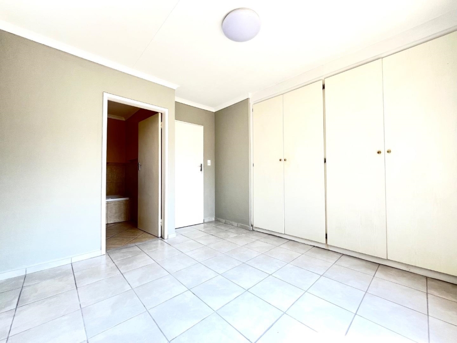 To Let 2 Bedroom Property for Rent in Greenstone Hill Gauteng