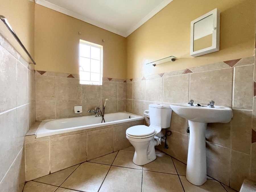 To Let 2 Bedroom Property for Rent in Greenstone Hill Gauteng