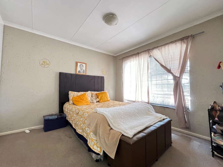 To Let 1 Bedroom Property for Rent in Edenvale Gauteng
