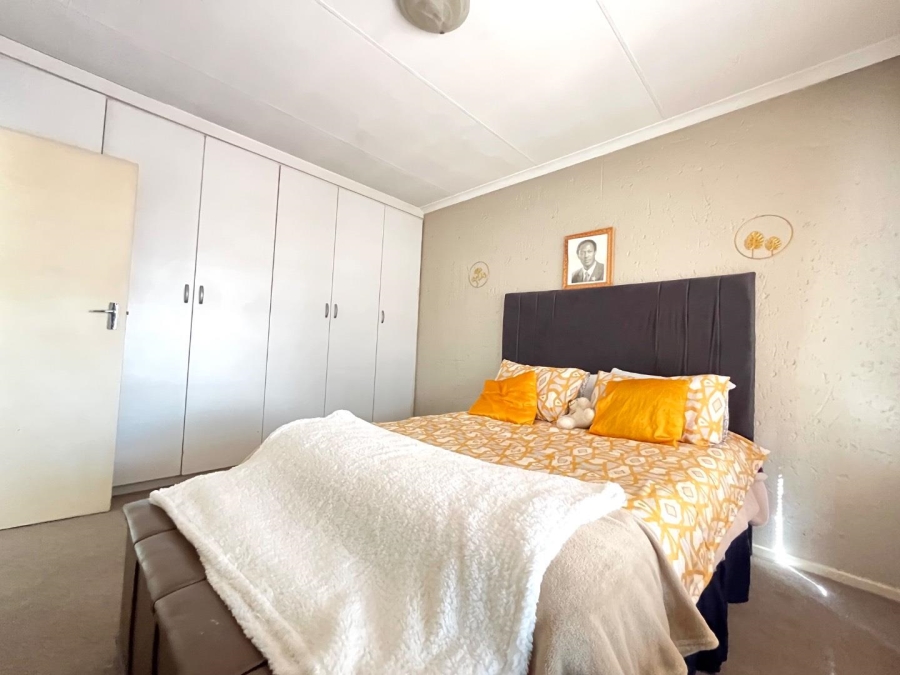 To Let 1 Bedroom Property for Rent in Edenvale Gauteng