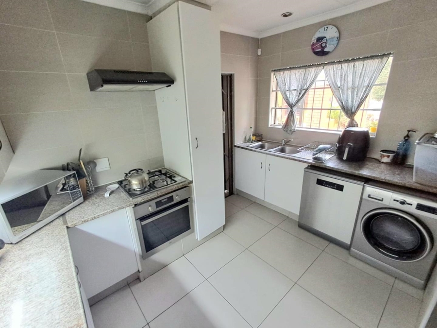 3 Bedroom Property for Sale in Brackendowns Gauteng