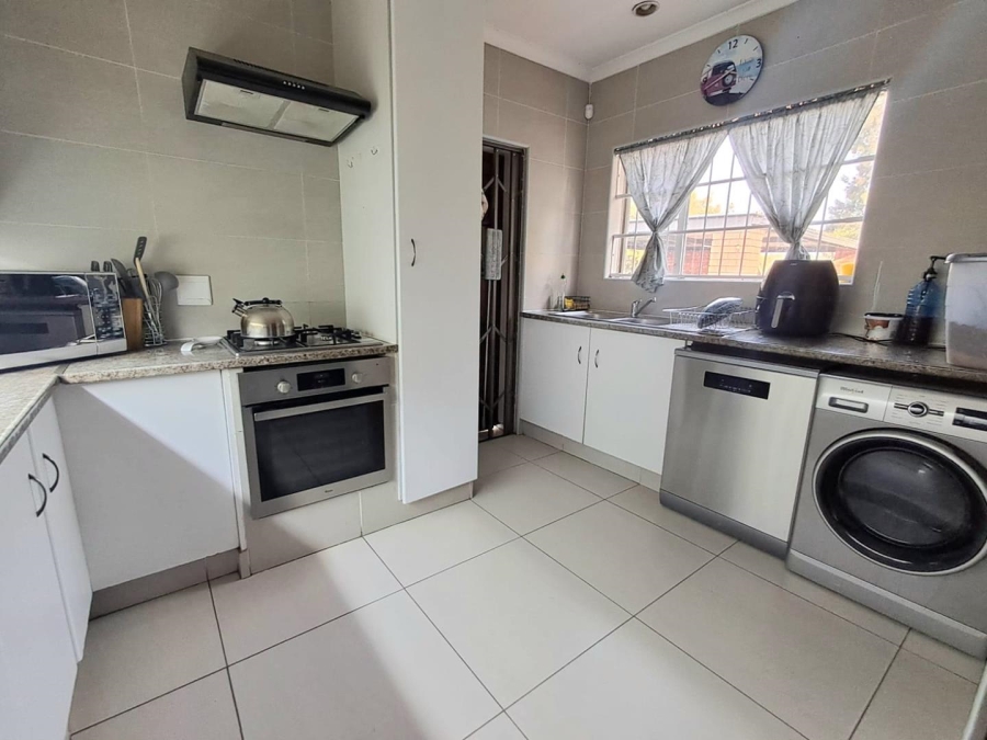 3 Bedroom Property for Sale in Brackendowns Gauteng