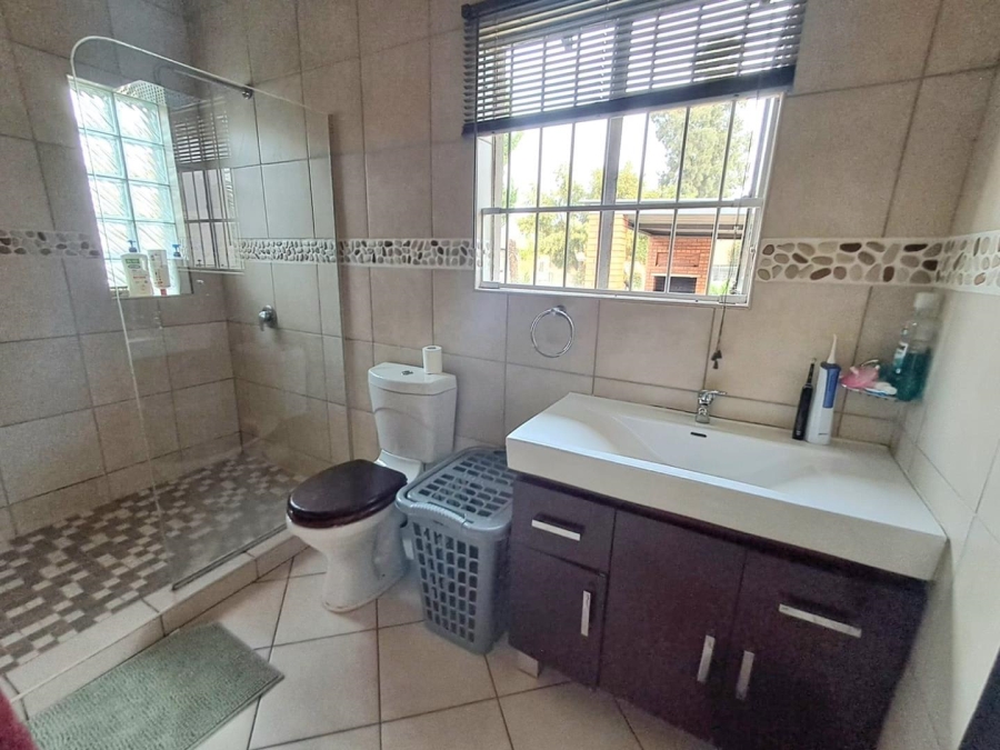 3 Bedroom Property for Sale in Brackendowns Gauteng