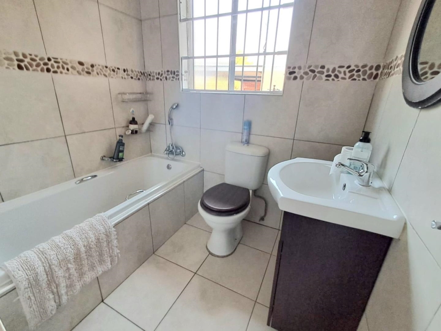 3 Bedroom Property for Sale in Brackendowns Gauteng
