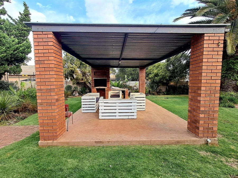 3 Bedroom Property for Sale in Brackendowns Gauteng