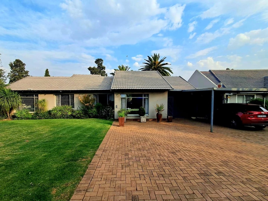 3 Bedroom Property for Sale in Brackendowns Gauteng