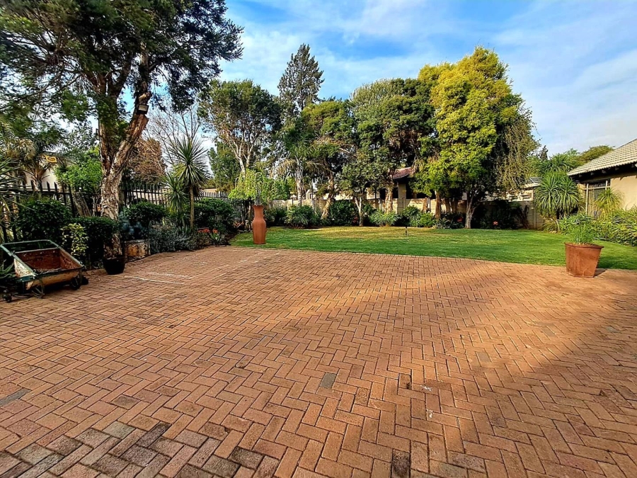3 Bedroom Property for Sale in Brackendowns Gauteng